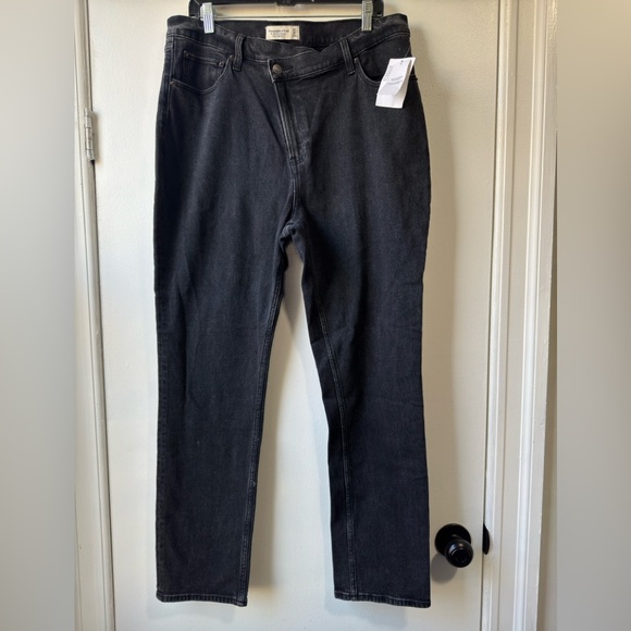 Abercrombie & Fitch women’s 90s Slim Straight Ultra High Rise Black Jean - Picture 1 of 10